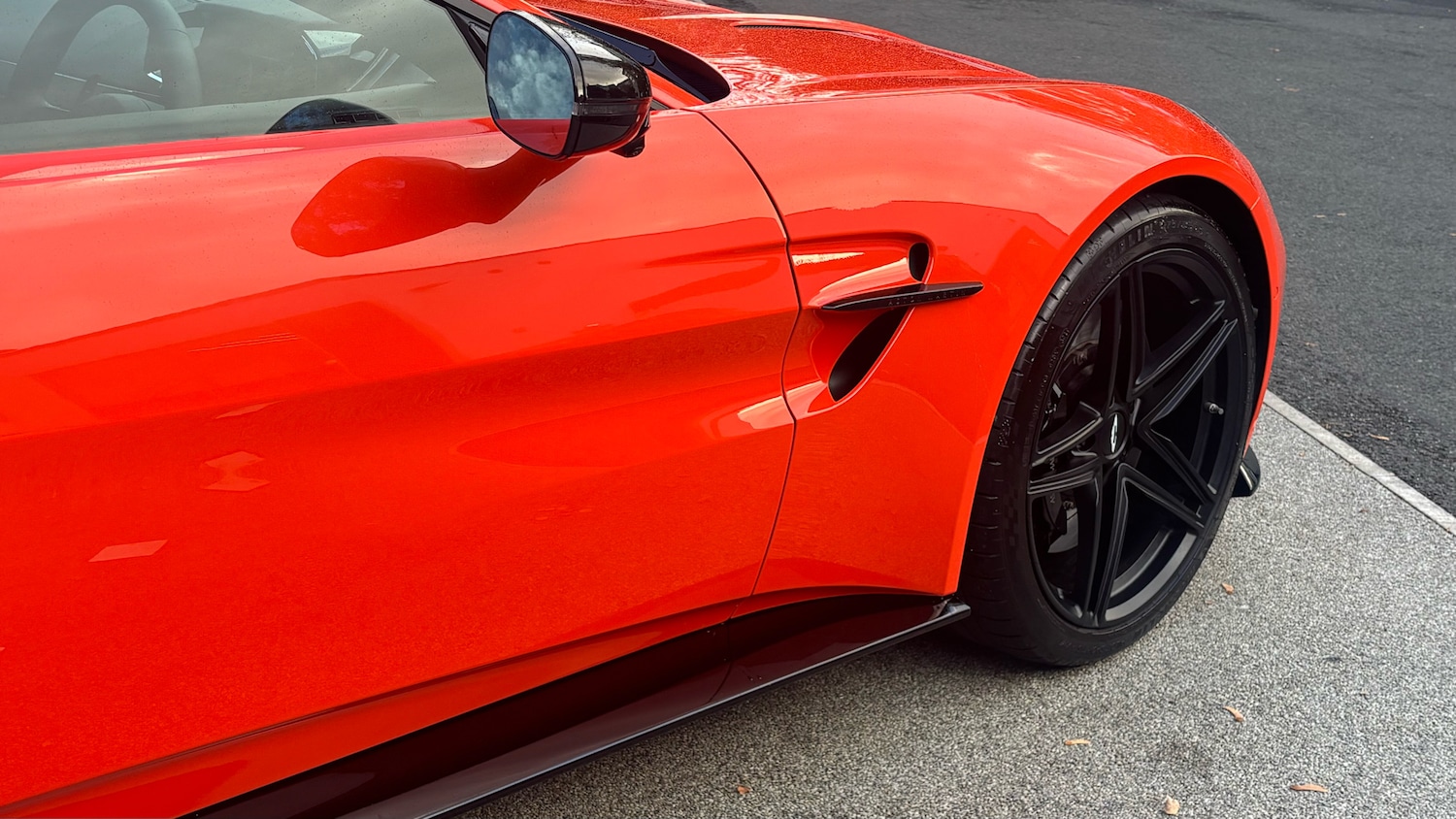 Used Aston Martin Vantage for sale - 76725777: Photo 9