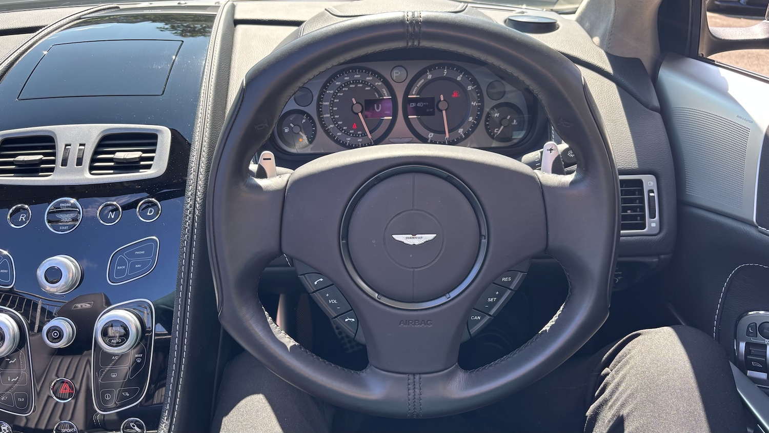Used Aston Martin DB9 2017 for sale - 76346945: Photo 11