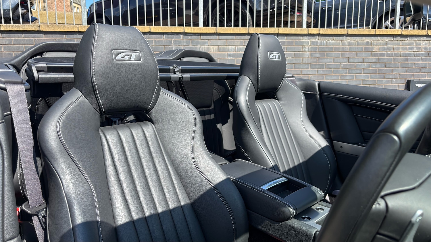 Used Aston Martin DB9 2017 for sale - 76346945: Photo 12