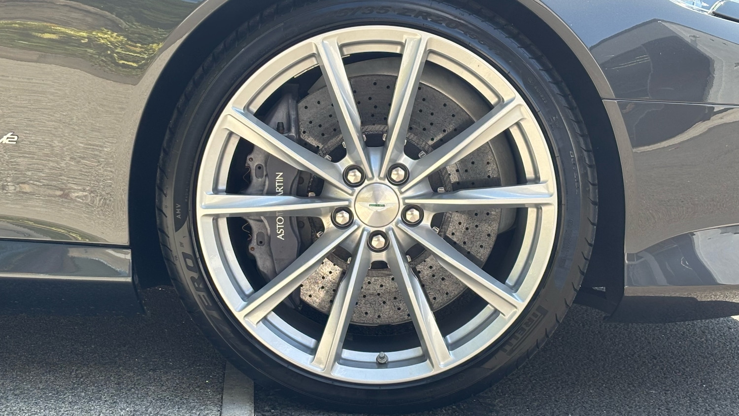 Used Aston Martin DB9 2017 for sale - 76346945: Photo 4