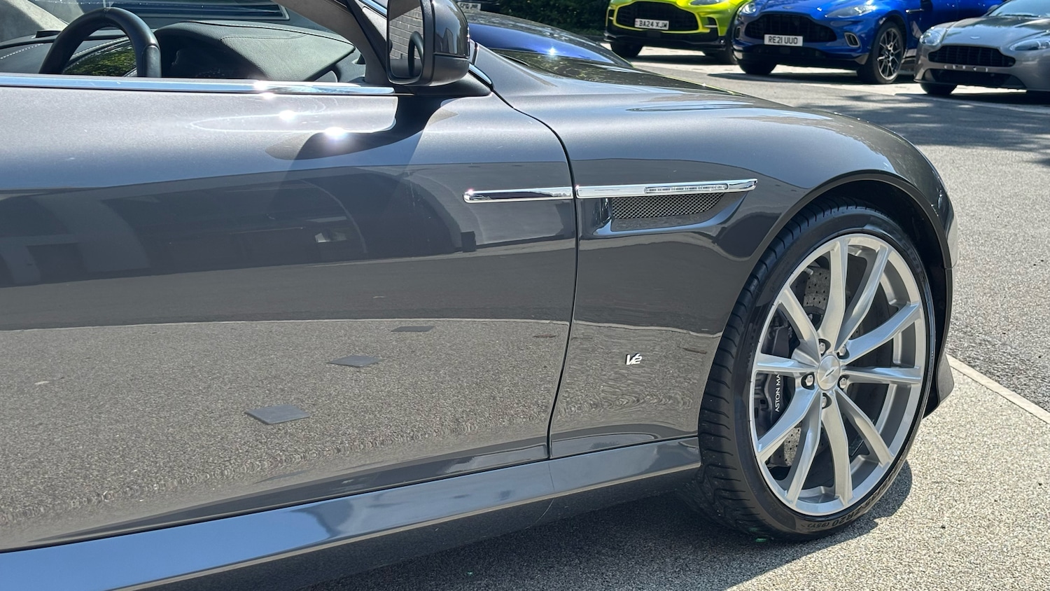 Used Aston Martin DB9 2017 for sale - 76346945: Photo 9