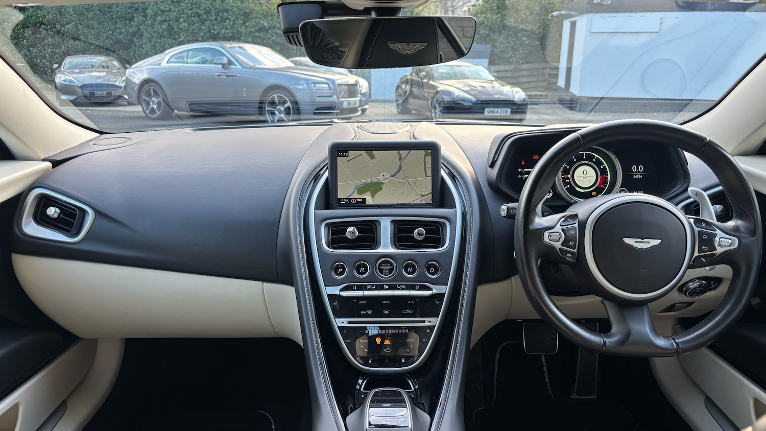 Used Aston Martin DB11 2017 for sale - 76627623: Photo 10