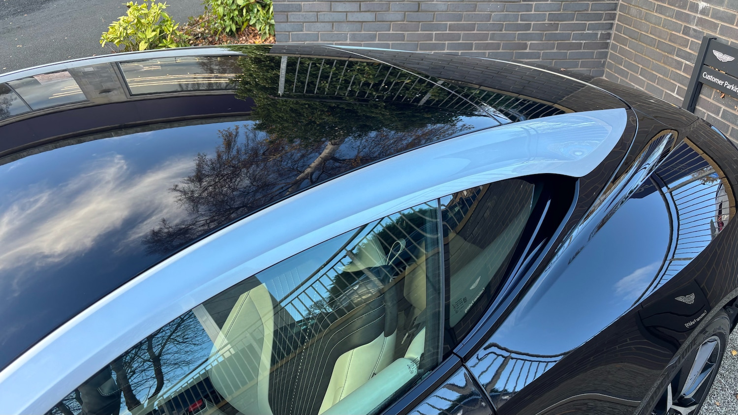 Used Aston Martin DB11 2017 for sale - 76627623: Photo 15