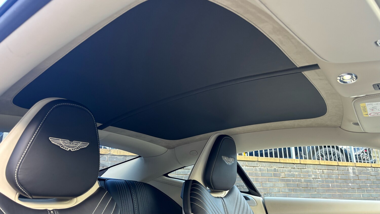 Used Aston Martin DB11 2017 for sale - 76627623: Photo 21