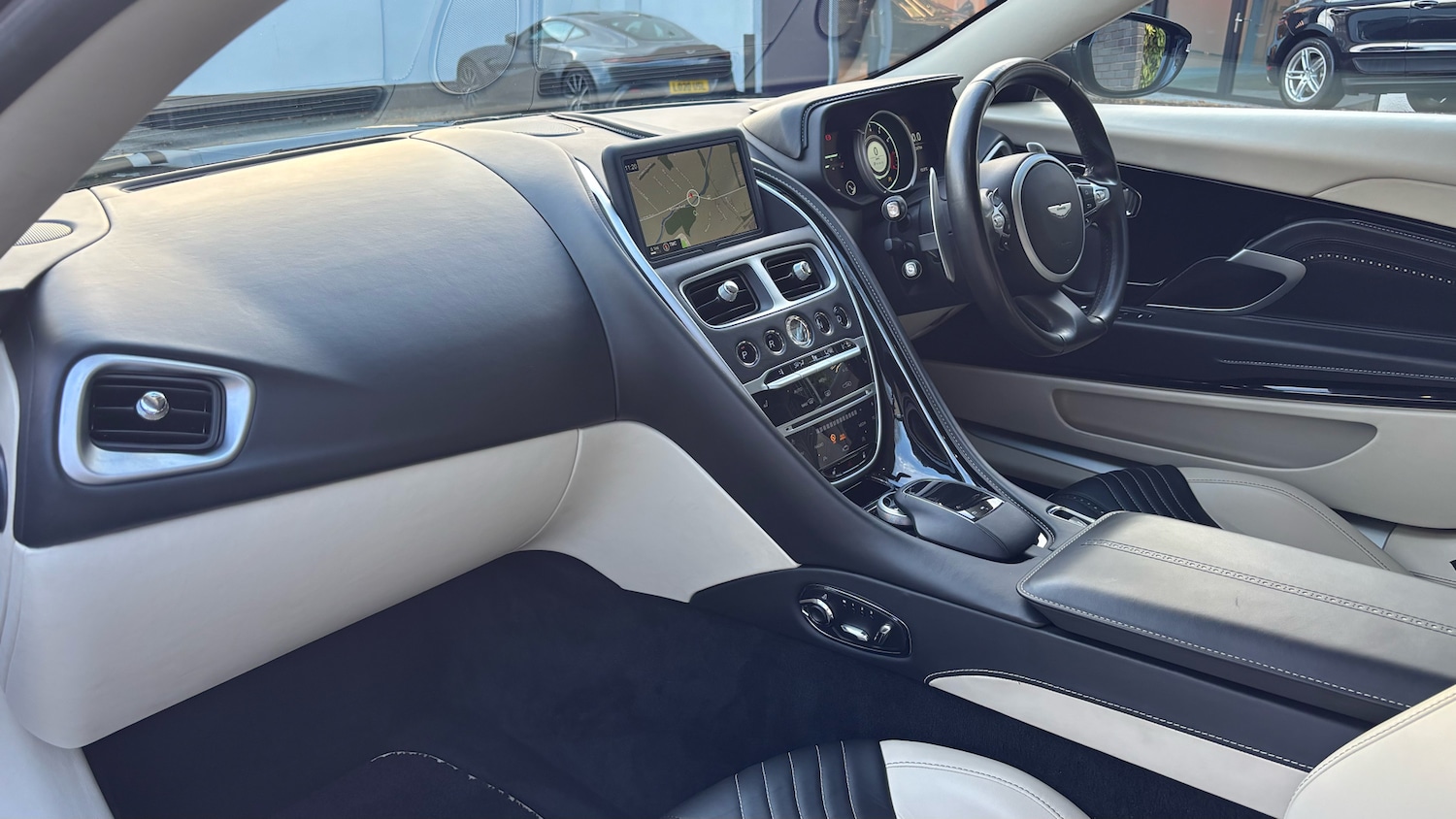 Used Aston Martin DB11 2017 for sale - 76627623: Photo 23