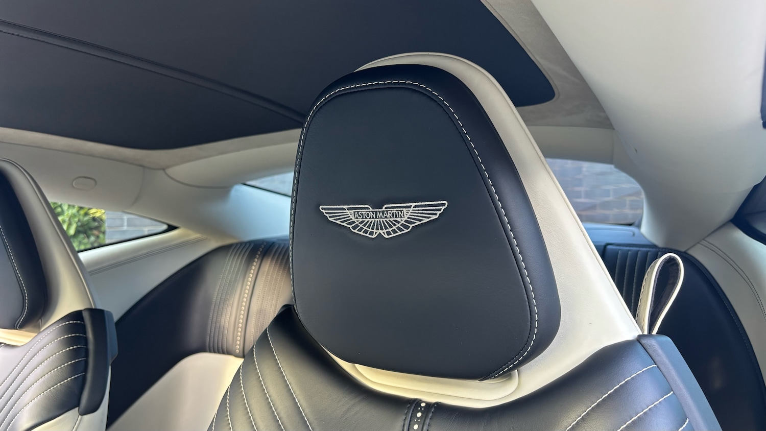 Used Aston Martin DB11 2017 for sale - 76627623: Photo 5