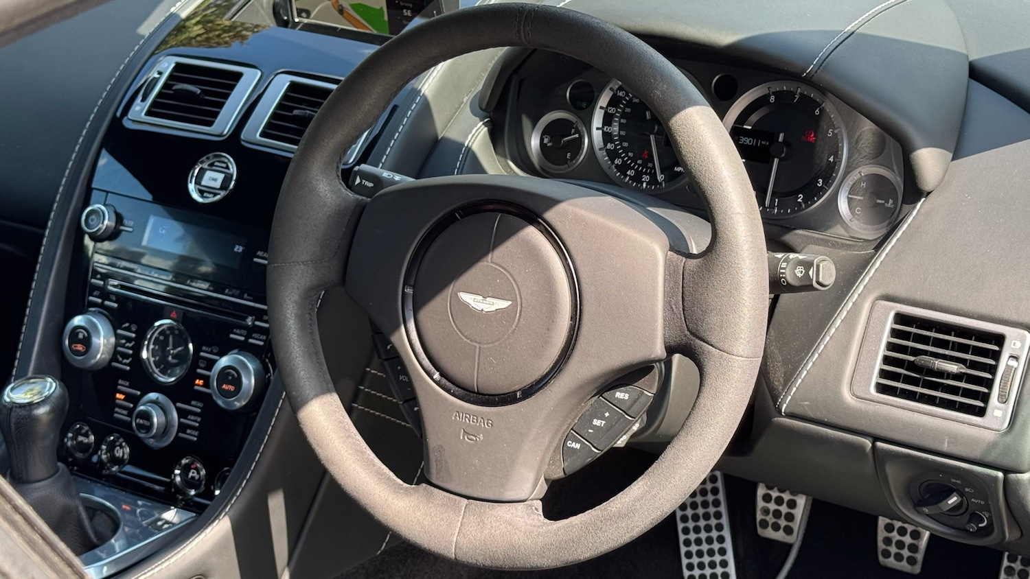 Used Aston Martin Vantage 2014 for sale - 76770174: Photo 11
