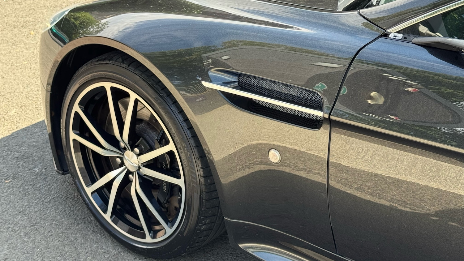 Used Aston Martin Vantage 2014 for sale - 76770174: Photo 9