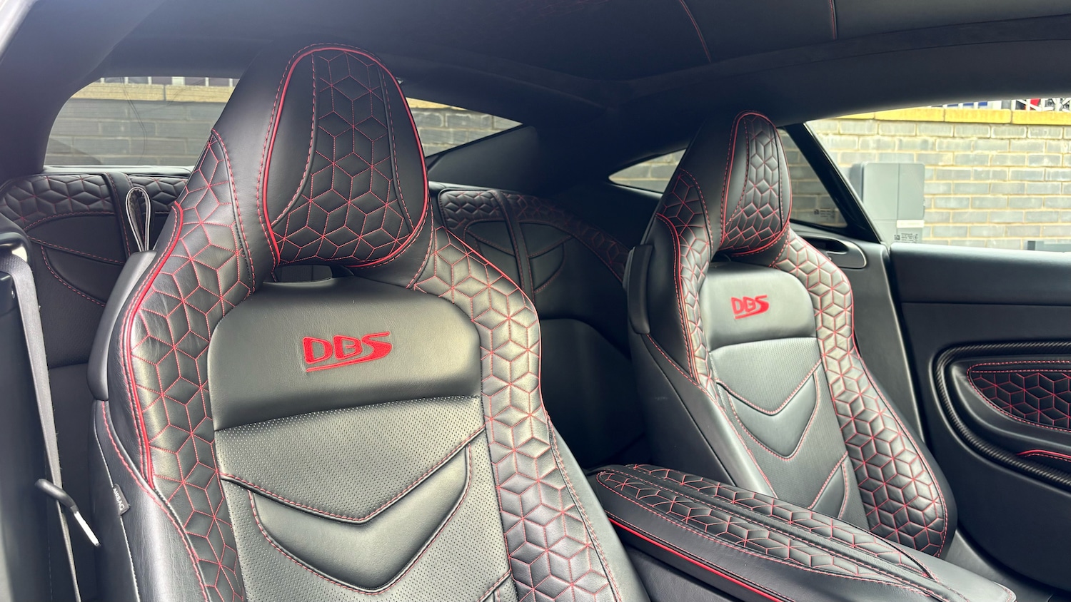 Used Aston Martin DBS 2021 for sale - 77385143: Photo 12