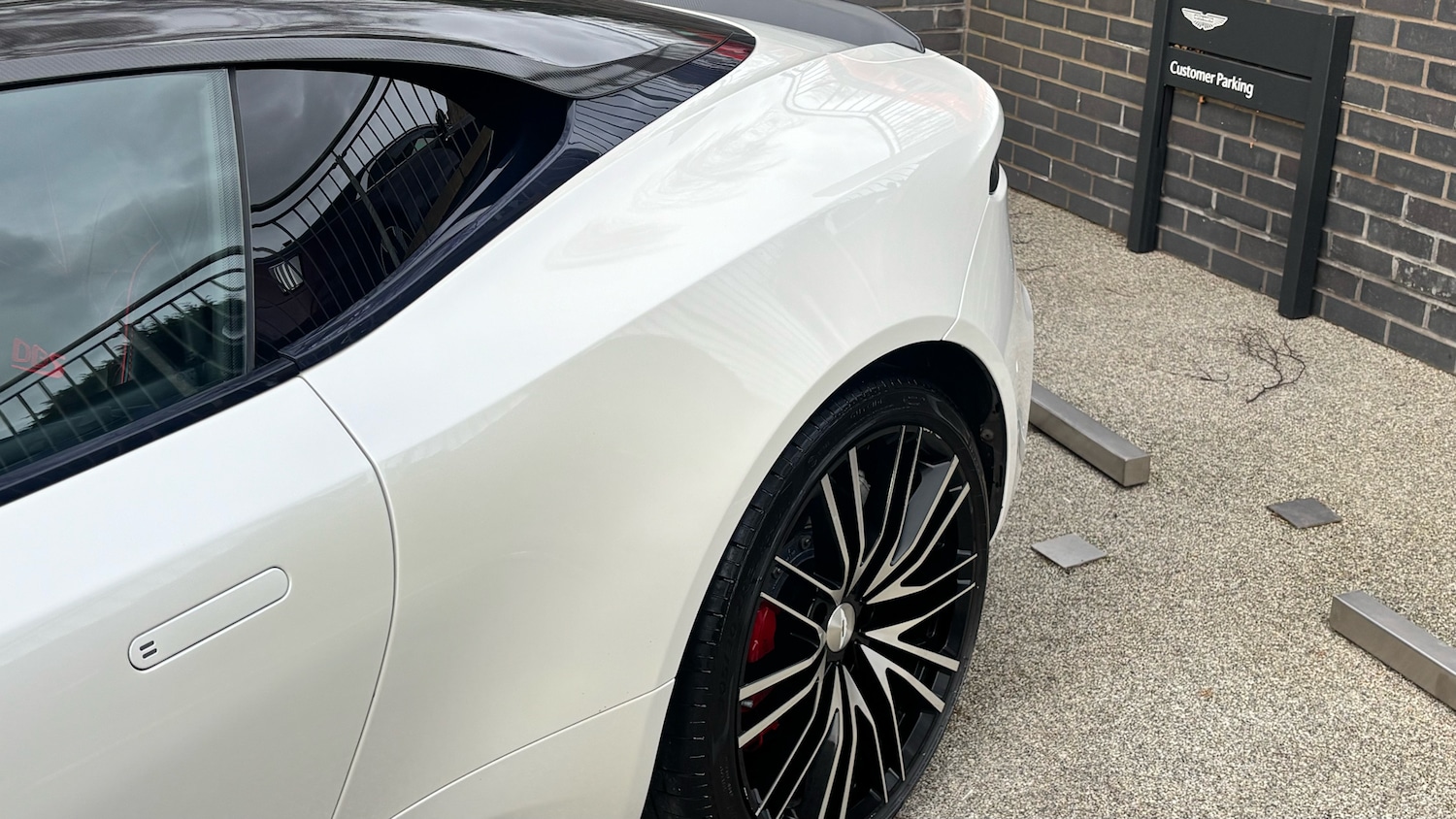 Used Aston Martin DBS 2021 for sale - 77385143: Photo 23