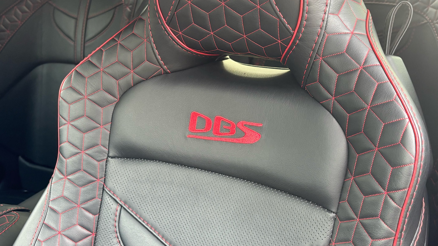 Used Aston Martin DBS 2021 for sale - 77385143: Photo 5