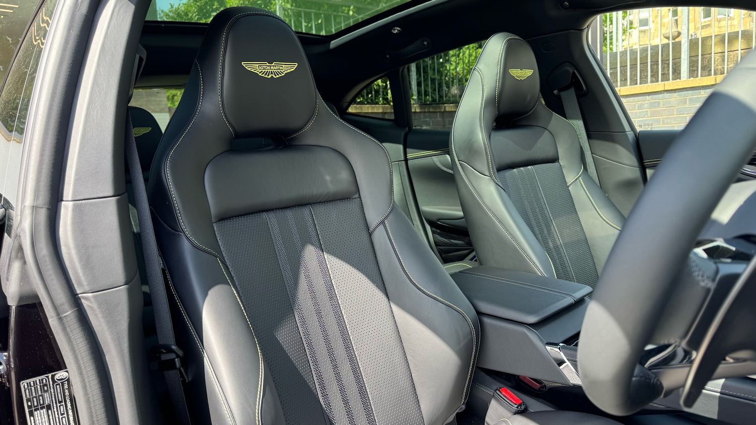 Used Aston Martin DBX 2025 for sale - 77173254: Photo 12