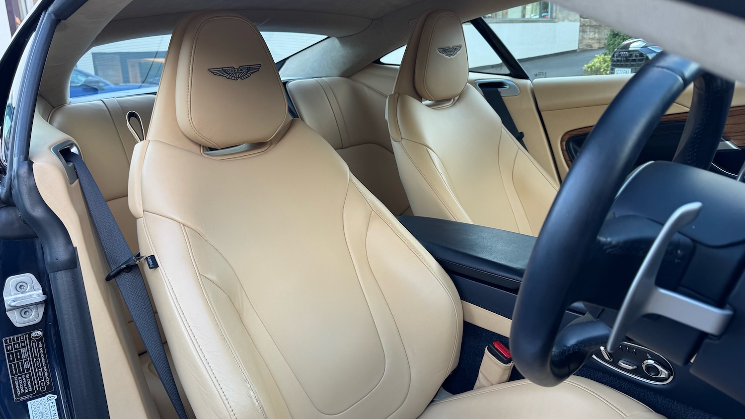 Used Aston Martin DB11 2023 for sale - 75899032: Photo 12