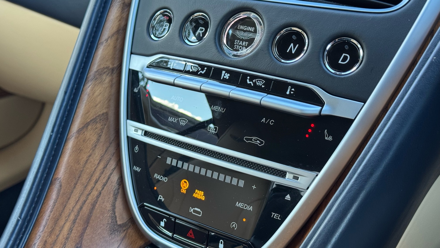 Used Aston Martin DB11 2023 for sale - 75899032: Photo 16