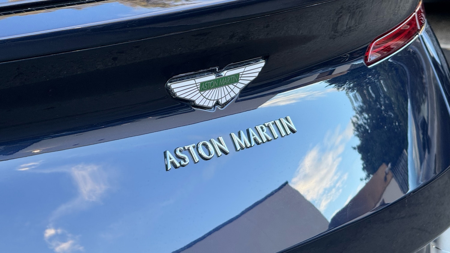 Used Aston Martin DB11 2023 for sale - 75899032: Photo 20
