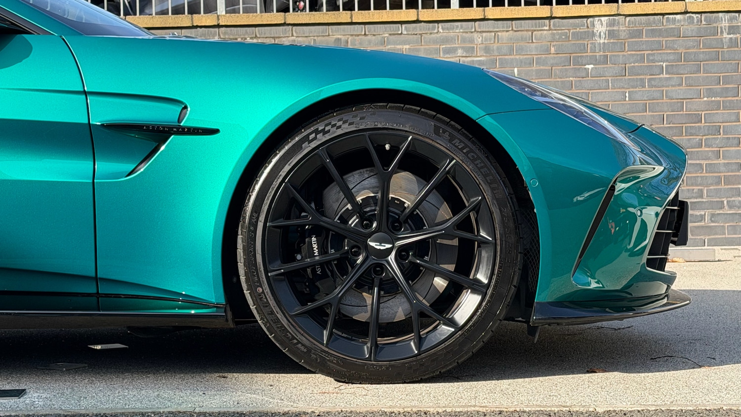 Used Aston Martin Vantage for sale - 77968558: Photo 4