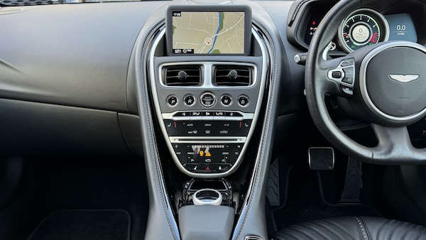 Used Aston Martin DB11 2018 for sale - 76305223: Photo 10