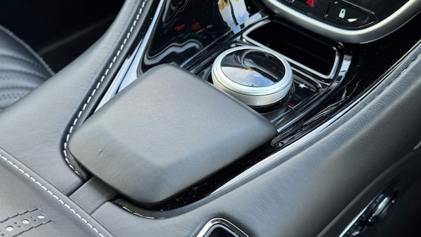 Used Aston Martin DB11 2018 for sale - 76305223: Photo 16