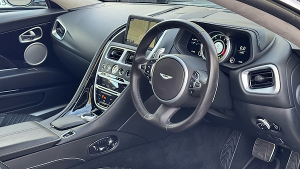 Used Aston Martin DB11 2018 for sale - 76305223: Photo 3