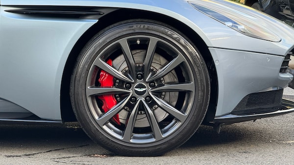 Used Aston Martin DB11 2018 for sale - 76305223: Photo 4