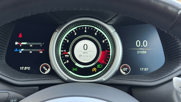 Used Aston Martin DB11 2018 for sale - 76305223: Photo 6