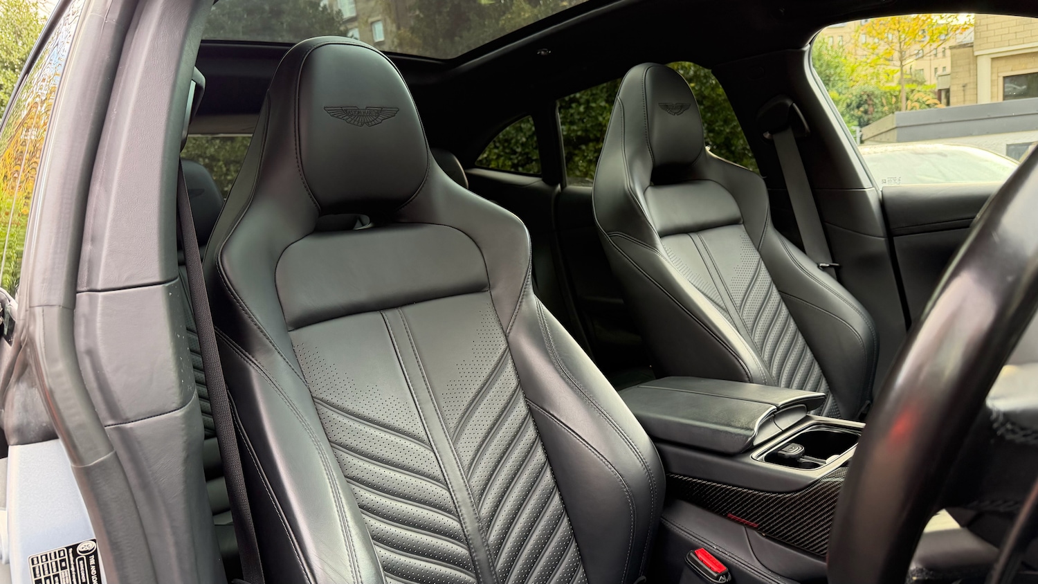 Used Aston Martin DBX 2022 for sale - 76536402: Photo 12