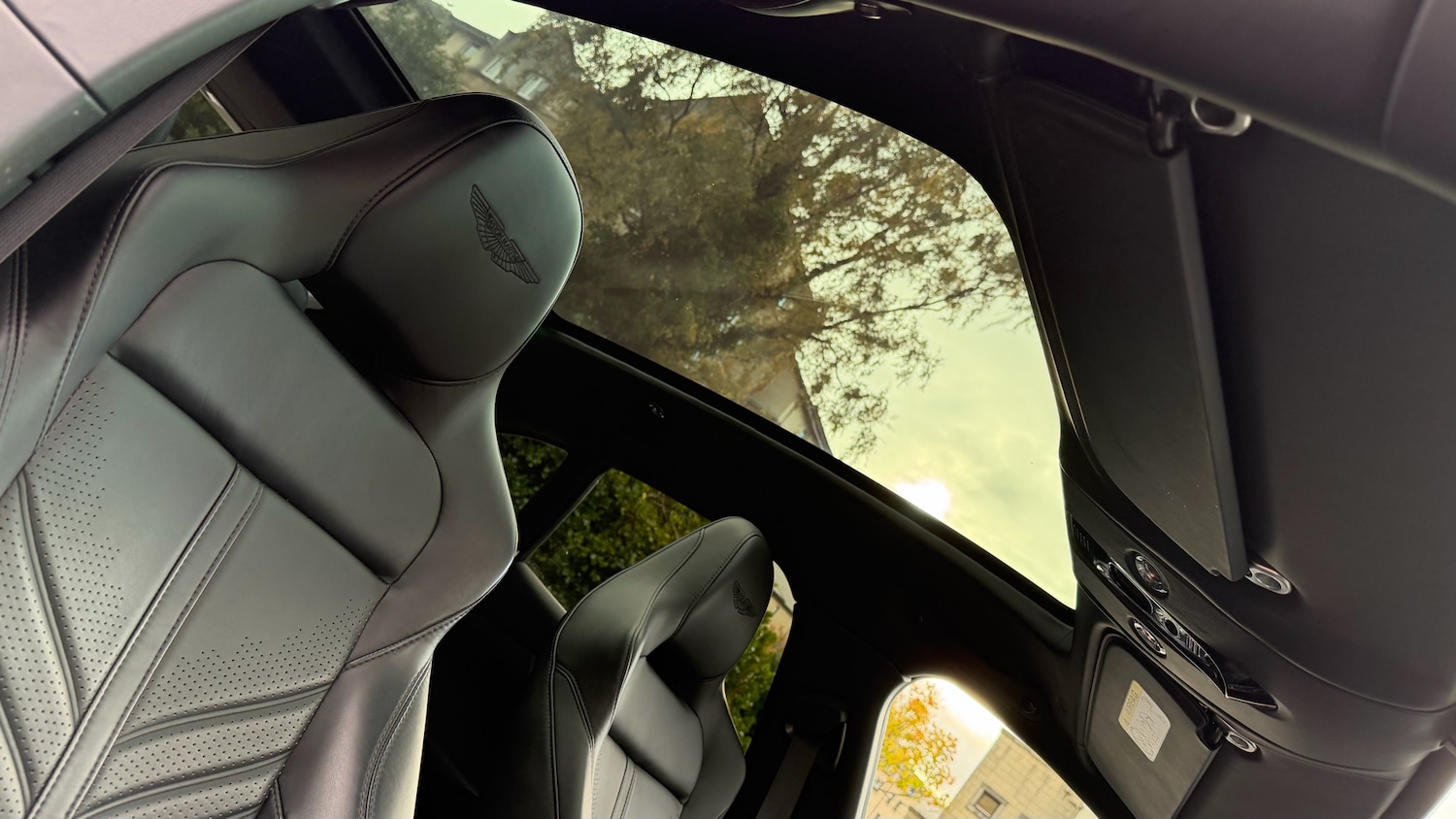 Used Aston Martin DBX 2022 for sale - 76536402: Photo 24