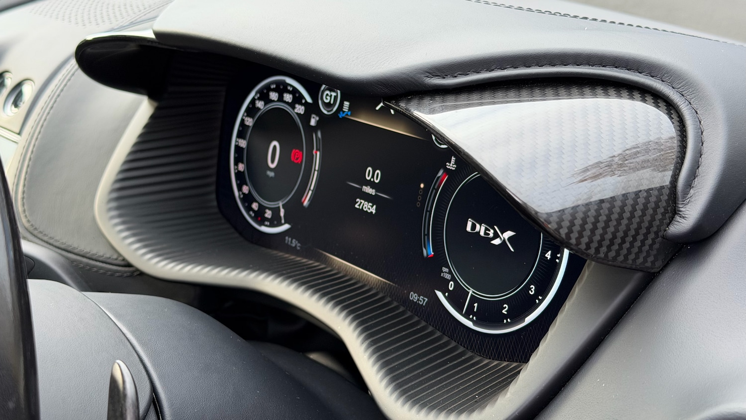 Used Aston Martin DBX 2022 for sale - 76536402: Photo 25