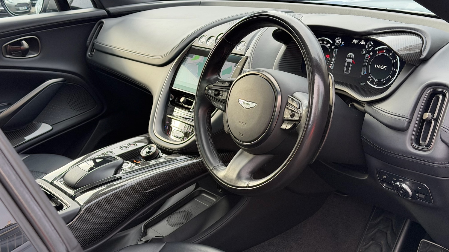 Used Aston Martin DBX 2022 for sale - 76536402: Photo 3