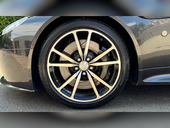 Used Aston Martin Vantage 2014 for sale - 75779575: Photo