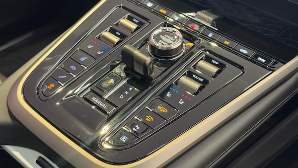 Used Aston Martin DBX 2025 for sale - 76257908: Photo 19