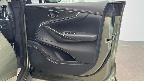 Used Aston Martin DBX 2025 for sale - 76257908: Photo 24
