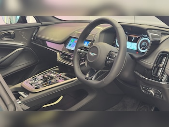Used Aston Martin DBX 2025 for sale - 76257908: Photo 3
