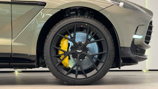 Used Aston Martin DBX 2025 for sale - 76257908: Photo 4