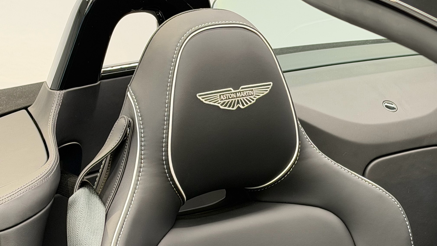 Used Aston Martin Vantage for sale - 77370556: Photo 5