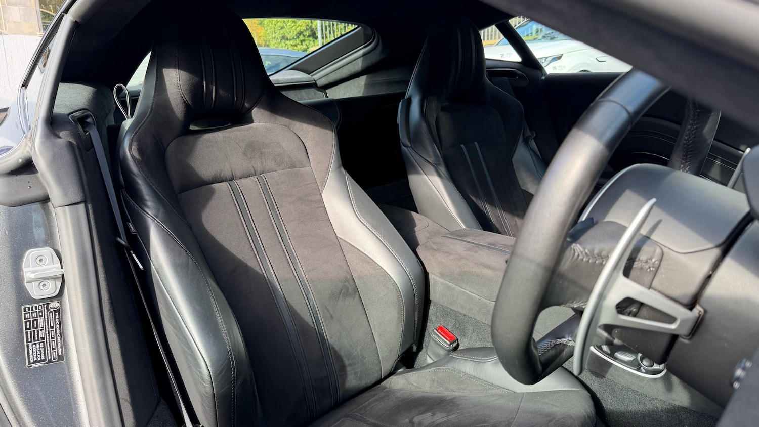 Used Aston Martin Vantage for sale - 76149106: Photo 12