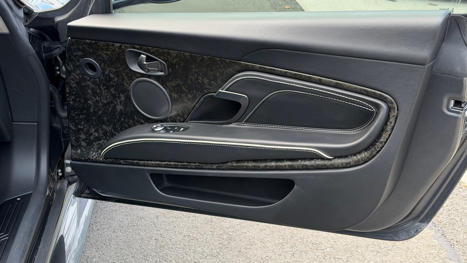 Used Aston Martin DBS 2019 for sale - 77065531: Photo 23