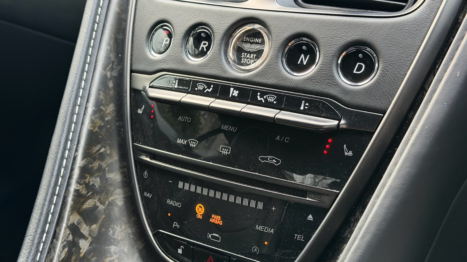 Used Aston Martin DBS 2019 for sale - 77065531: Photo 24