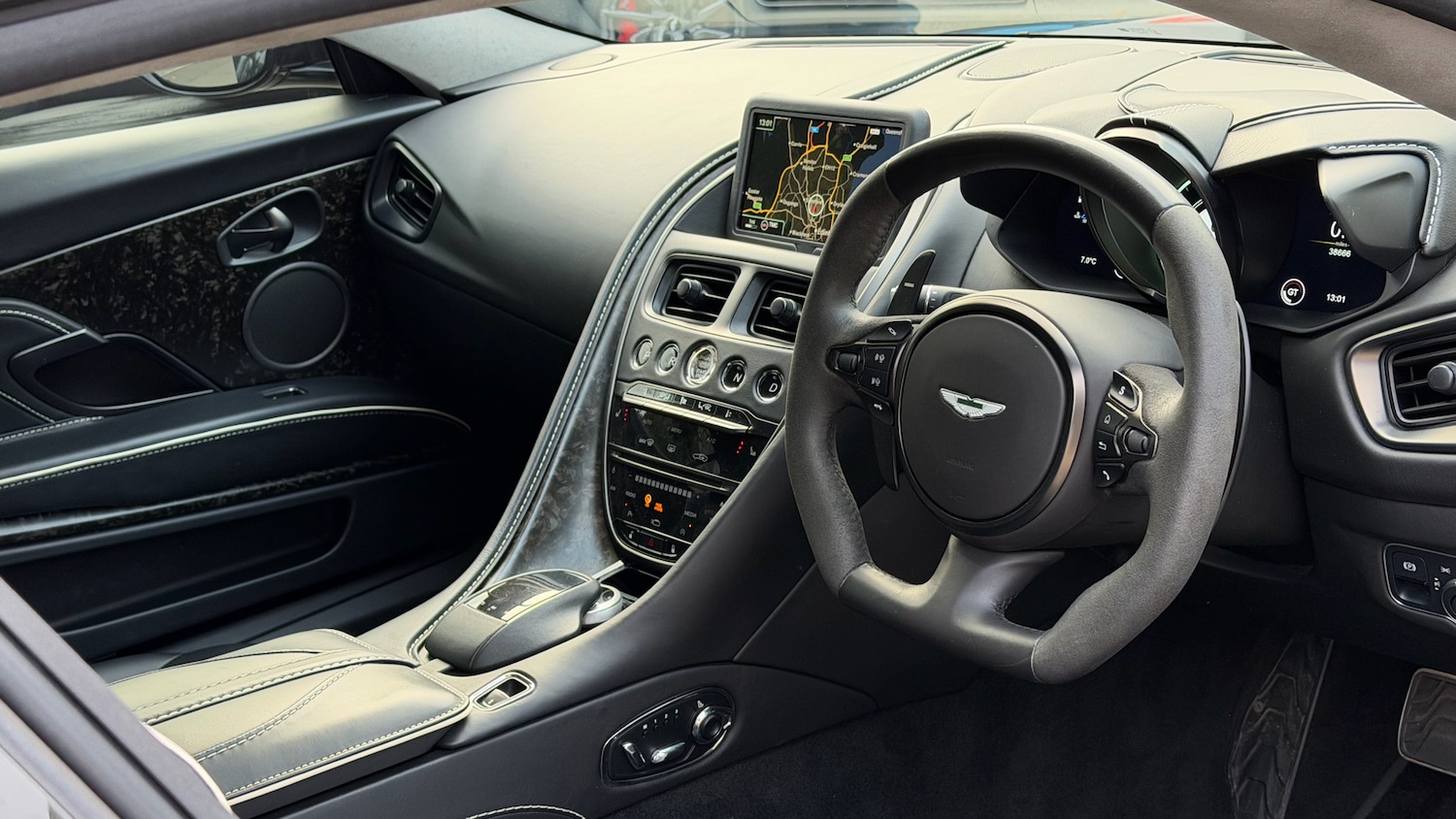 Used Aston Martin DBS 2019 for sale - 77065531: Photo 3