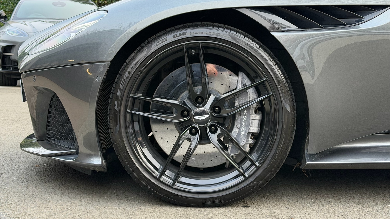 Used Aston Martin DBS 2019 for sale - 77065531: Photo 4