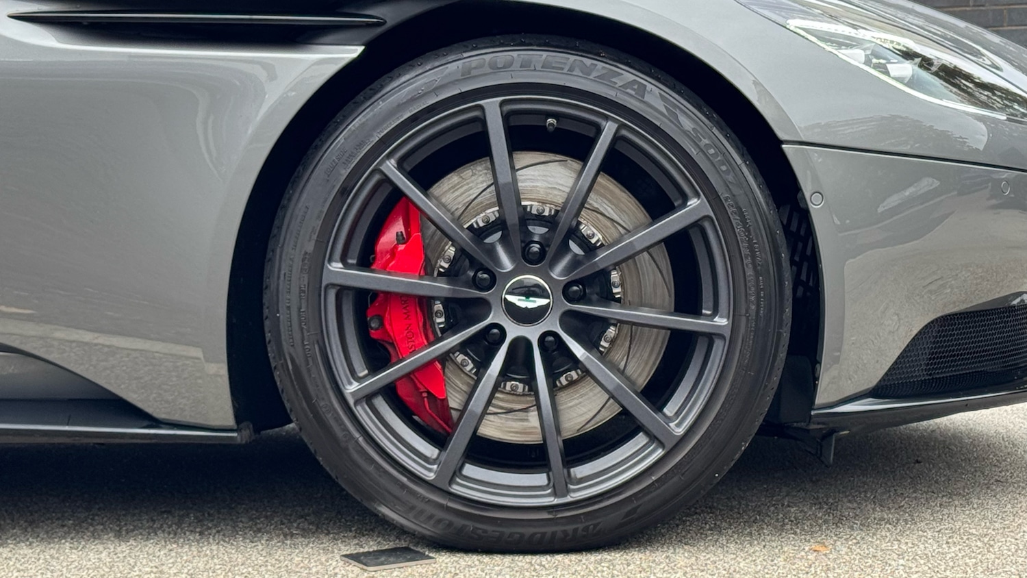 Used Aston Martin DB11 2019 for sale - 76164851: Photo 4