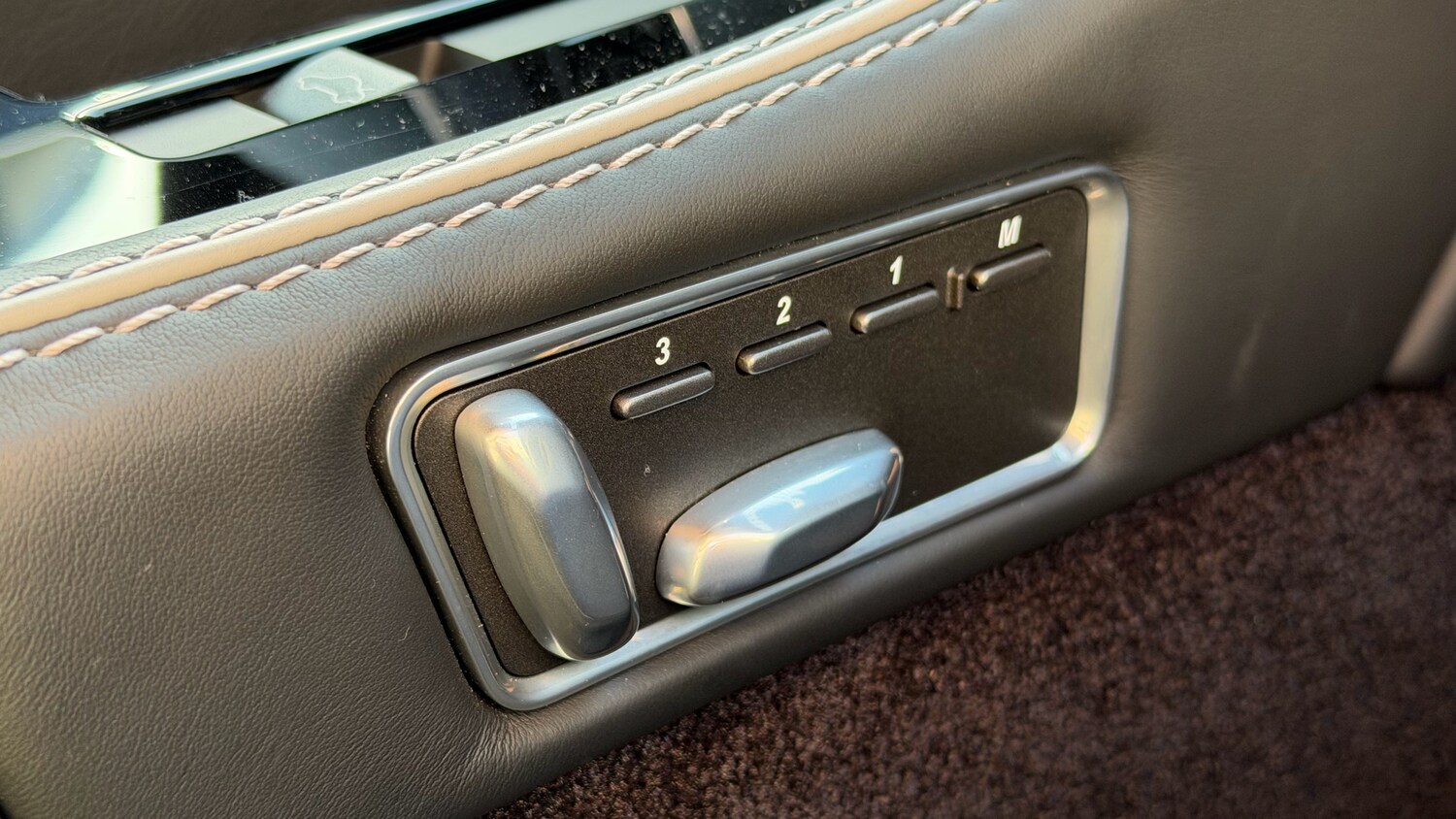 Used Aston Martin DB9 2015 for sale - 77643480: Photo 18