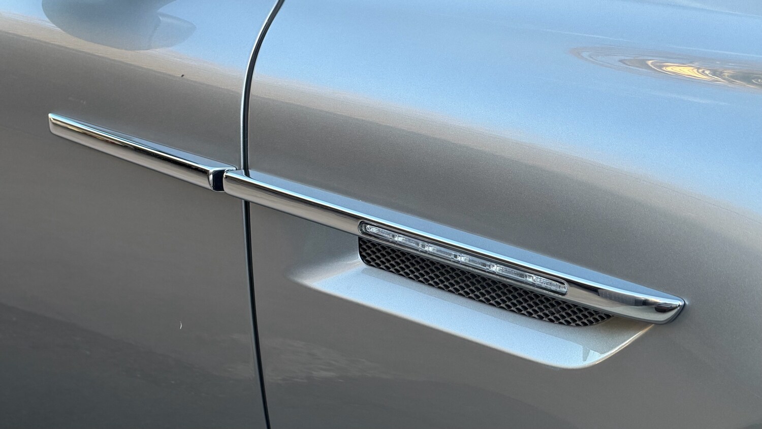 Used Aston Martin DB9 2015 for sale - 77643480: Photo 24