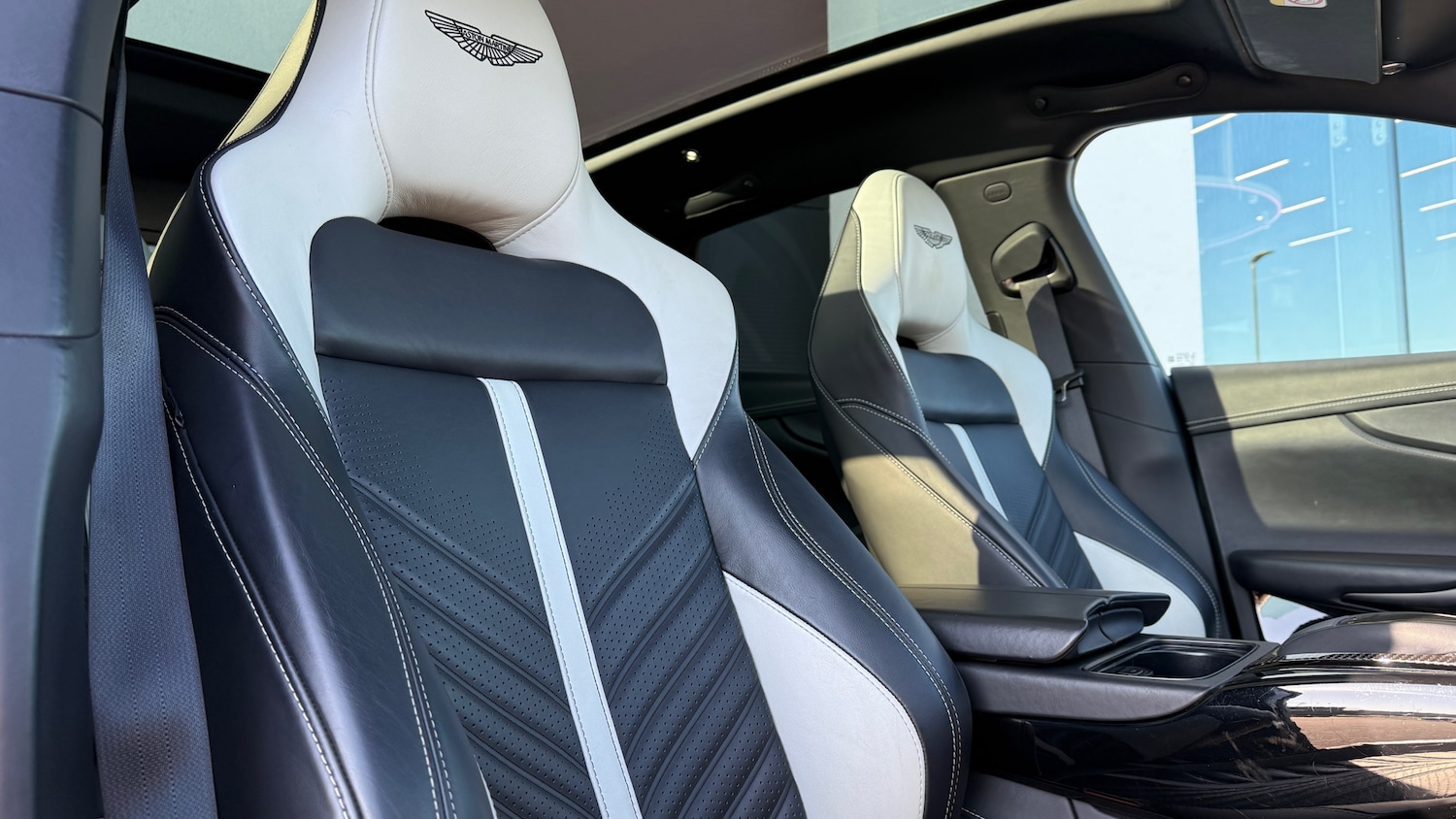 Used Aston Martin DBX for sale - 77837105: Photo 24