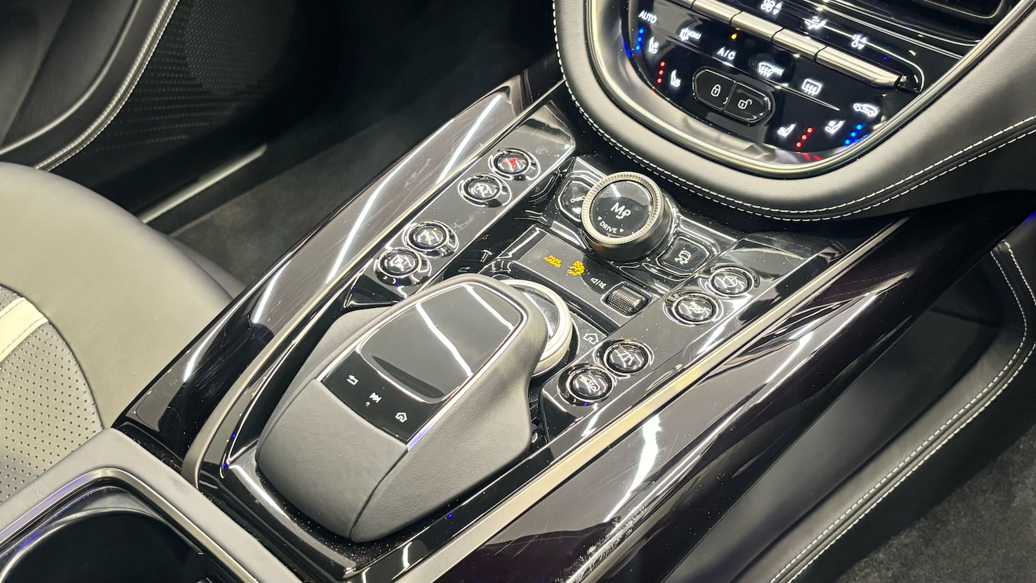 Used Aston Martin DBX for sale - 77303545: Photo 25