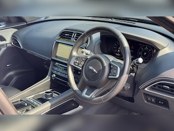 Used Jaguar F-Pace 2020 for sale - 75621515: Photo