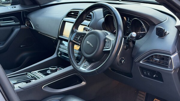 Used Jaguar F-Pace 2020 for sale - 76164878: Photo 3