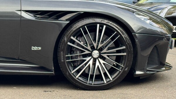 Used Aston Martin DBS 2020 for sale - 76119593: Photo 4