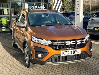 2023 - Hatchback Expression Manual 5-Door