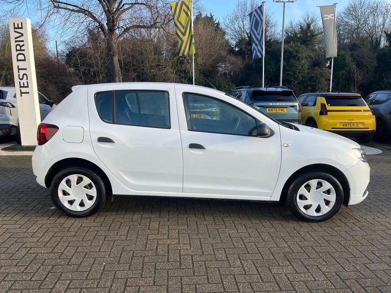 Used Dacia Sandero 2017 for sale - 77006149: Photo 2